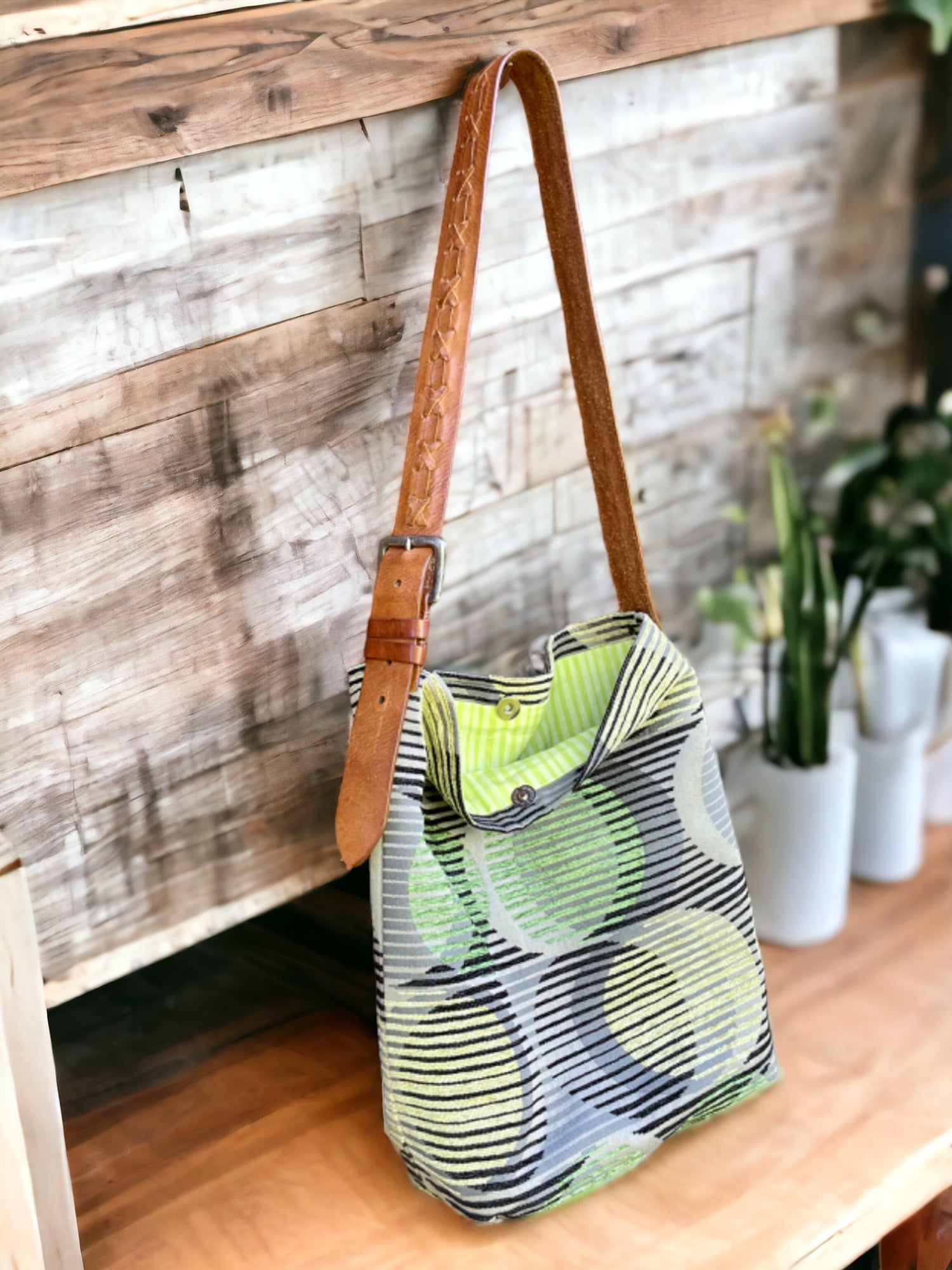 Purse - Gold/Green with Bright Green Lining